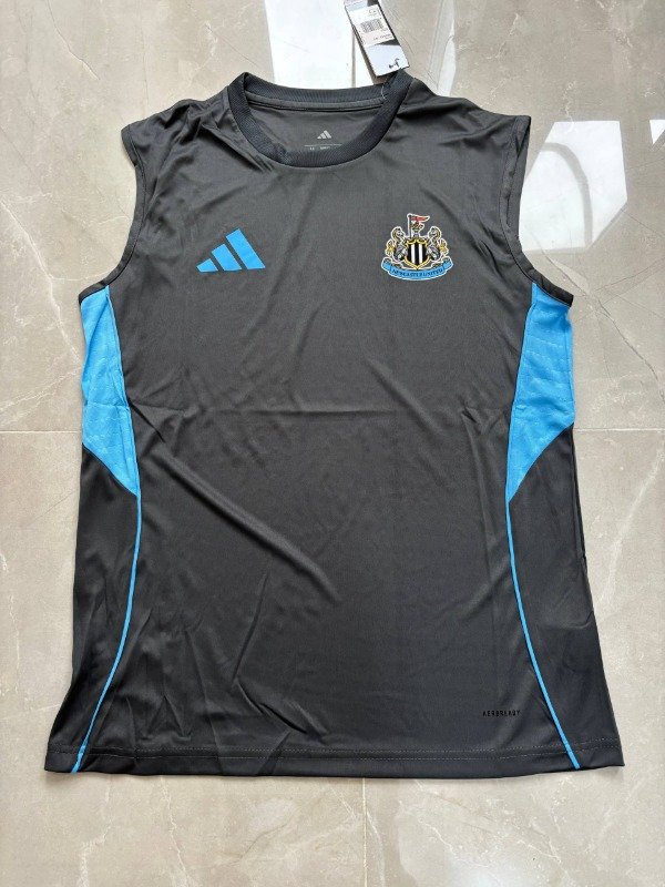 Producto - Musculosa de entrenamiento Newcastle 25/26