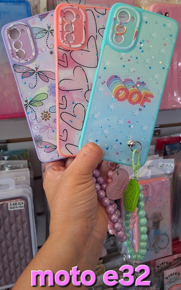 Producto - Fundas brillo y perlas. Moto e32