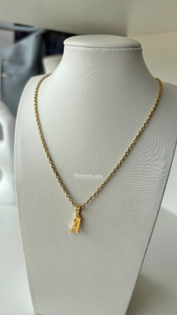Producto - Collar inicial acero dorado mini