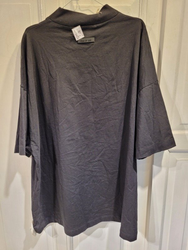 Producto - Remera ESSENTIALS negra Nueva Con etiqueta Talle L - PRECIO: 312X - 1