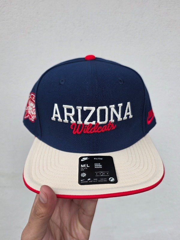 Producto - Arizona Wildcats Nike Pro Legacy Script Snapback