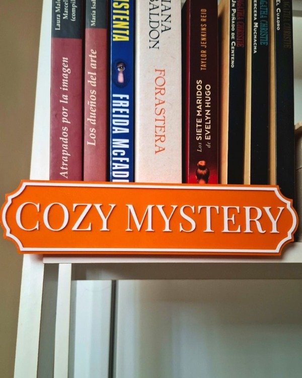 Producto - Cartel organizador "Cozy mystery"
