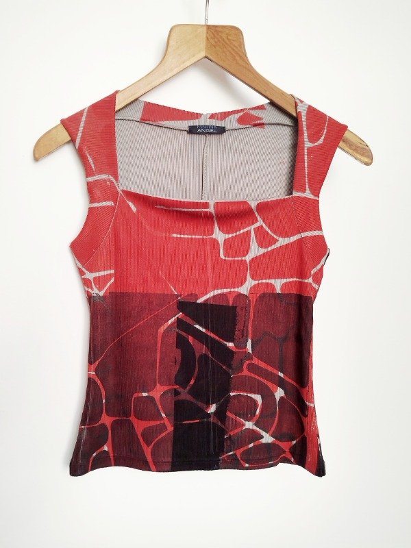 Producto - Musculosa Fusión -estampa Orgánica en rojo y negro-