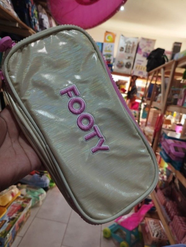 Producto - Cartuchera Footy con compartimientos