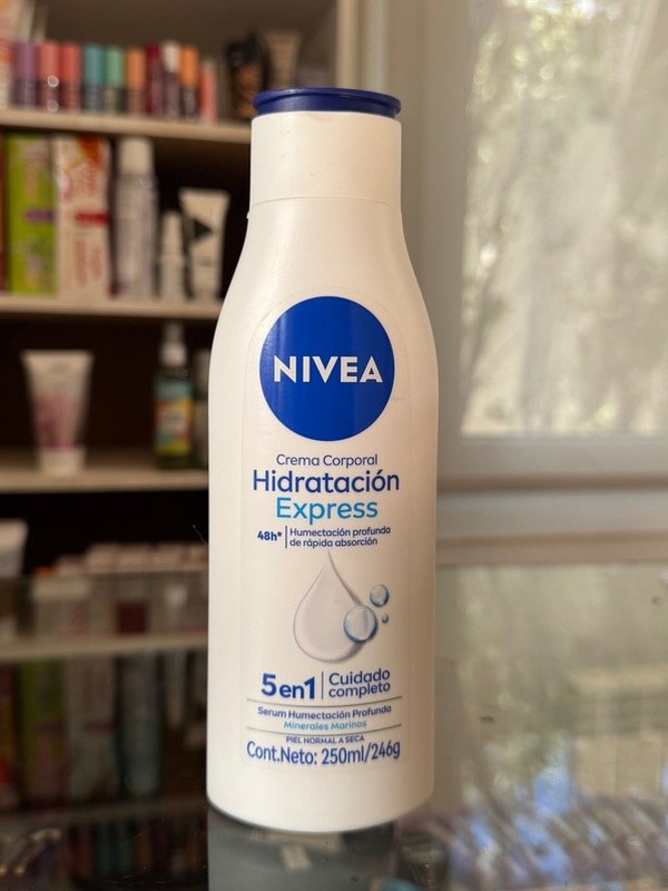 Producto - Crema corporal Hidratación Express - Dove