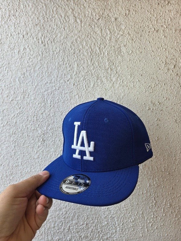 Producto - Gorra LA PLANA CERRADA AZUL FRANCIA