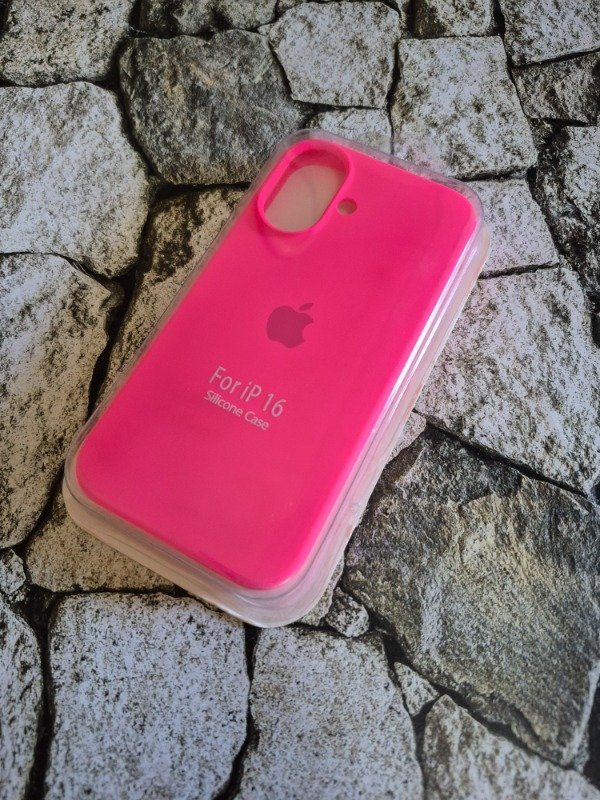 Producto - Funda silicone case logo Iphone 16 fucsia