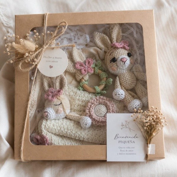 Producto - SET NACIMIENTO ALMA Mantita de Apego Amigurumi y Sonajero Sensorial