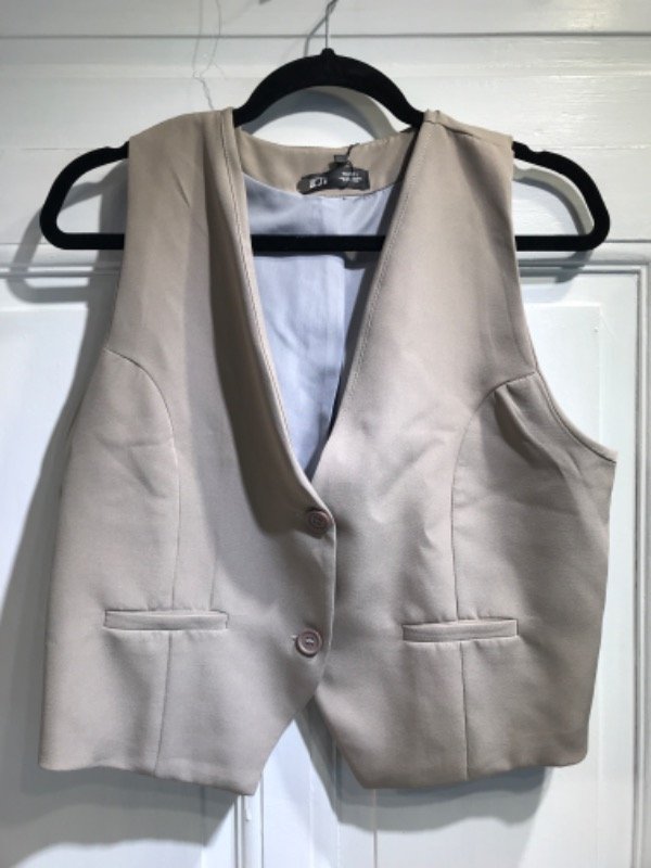 Producto - Chaleco ICN sastrero beige nuevo c/etiqueta - Talle M- PRECIO: 56x