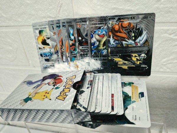 Producto - Cartas Pokemon plateadas impermeable plásticas caja x 55 cartas