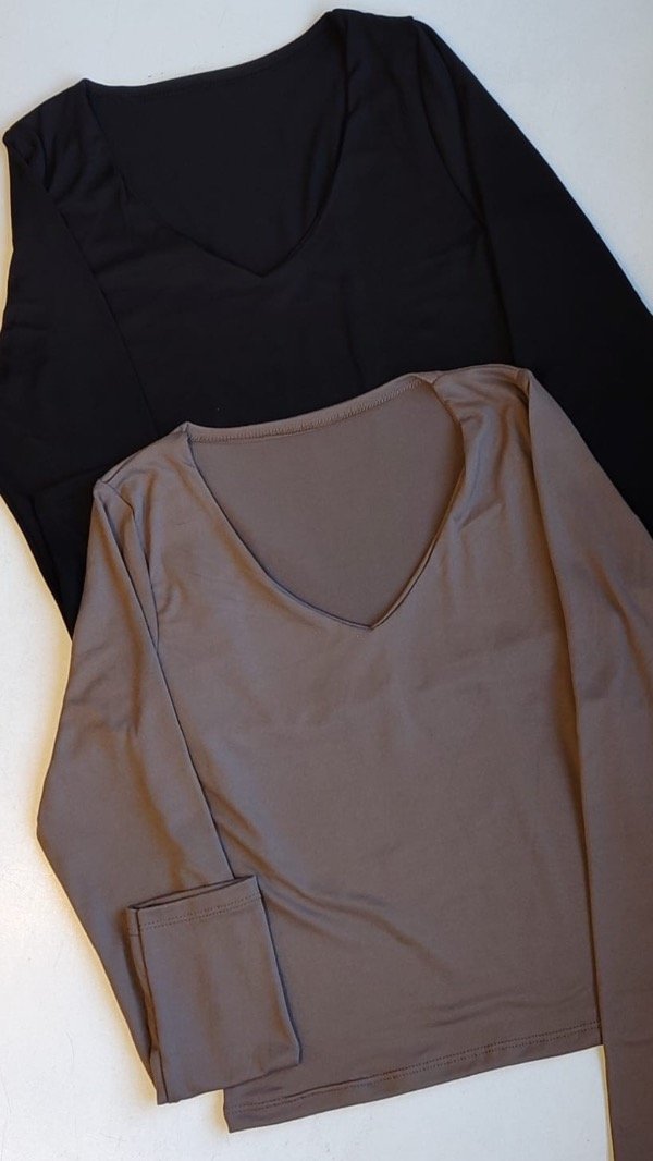 Producto - REMERA EN V MODAL SOFT