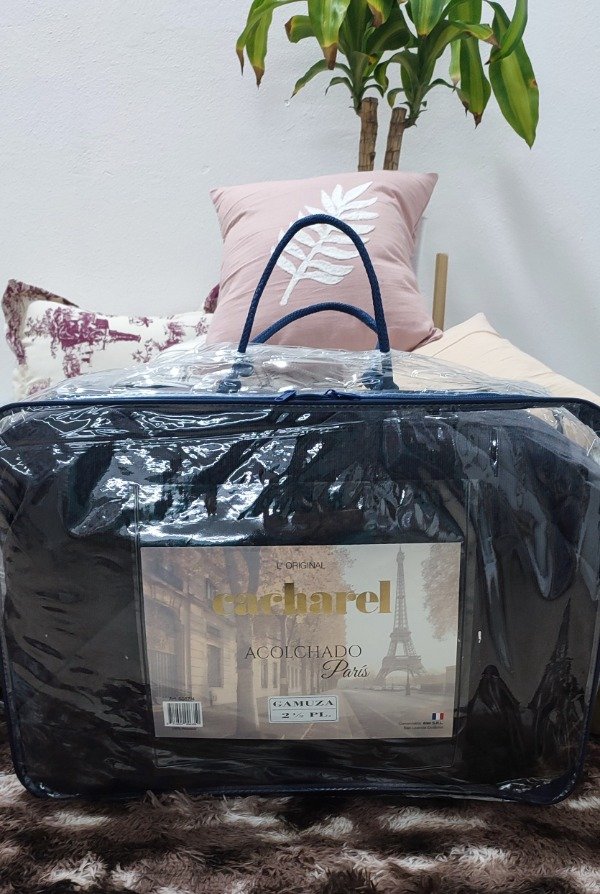 Producto - ACOLCHADO GAMUZADO CON CORDERITO AL REVERSO . 2 PLAZAS Y MEDIA