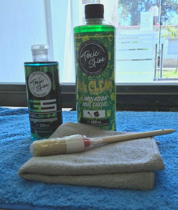 Producto - COMBO TOXIC SHINE RESTAURADOR DE PLÁSTICOS Y GOMAS TOPE DE GAMA