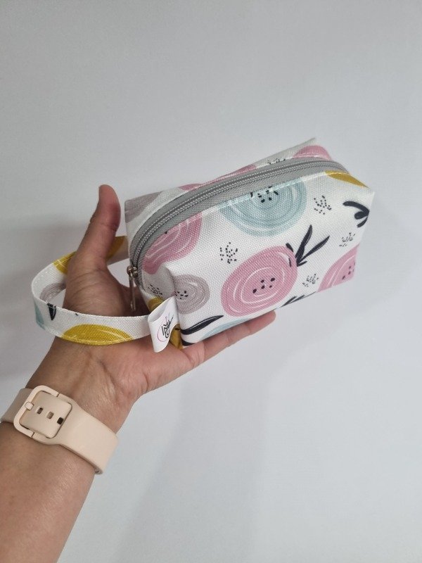 Producto - Estuche Porta Todo Flores Botón Cierre Gris