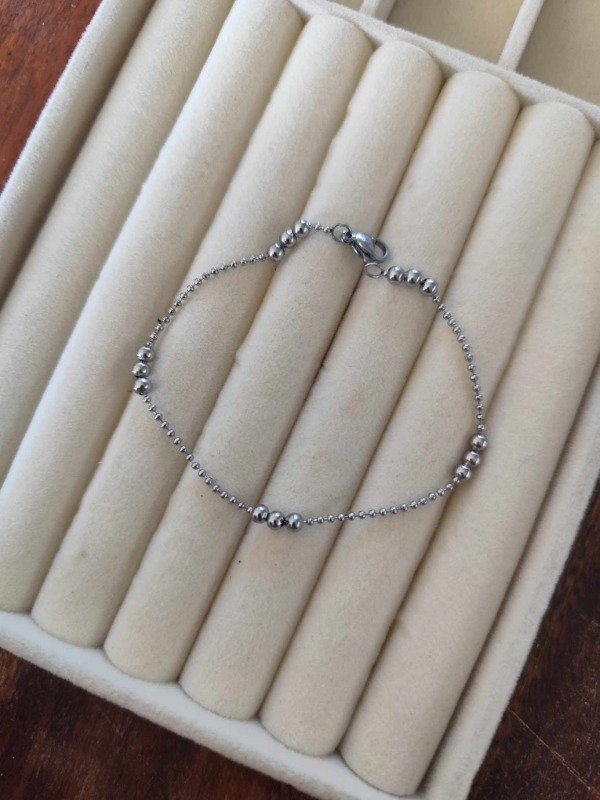 Producto - Pulsera 3 bolitas. Acero quirúrgico.