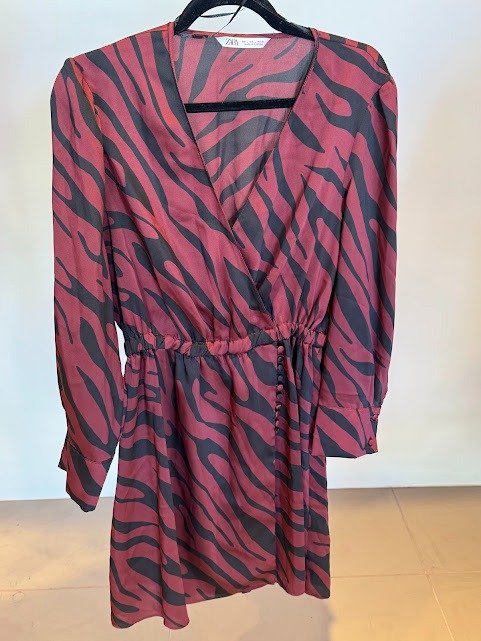 Producto - VESTIDO MANGA LARGA ACEBRADO ZARA
