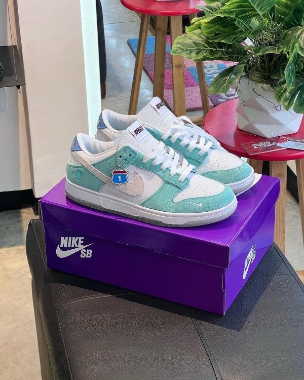 Producto - SB Dunk Low "April"