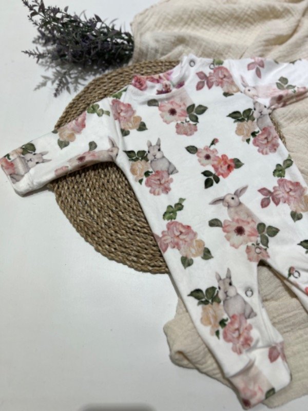 Producto - Enterito BC plush conejito flores salmon