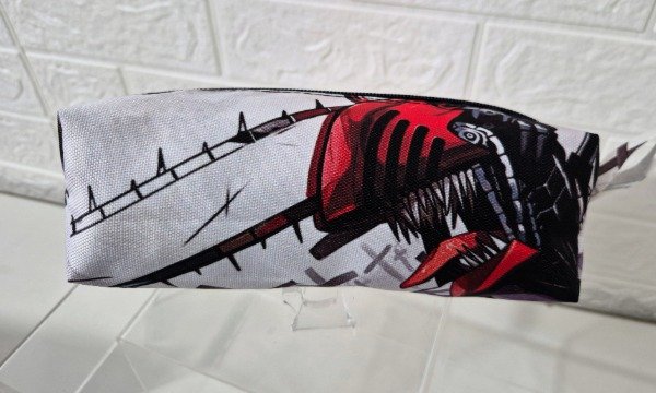 Producto - Cartuchera Chainsaw Man 20 cm x 7 cm x 8 cm de cordura