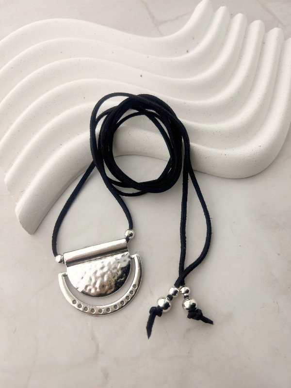 Producto - CHOCKER DE GAMUZA NEGRO 1040