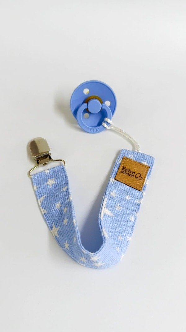 Producto - Portachupete de tela estrellas.