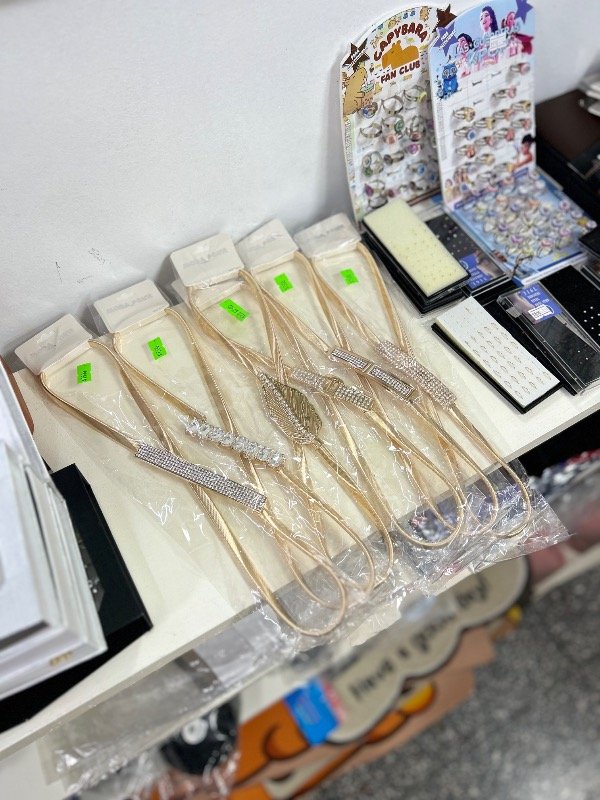 Producto - Cinto dorado elástico con detalles strass