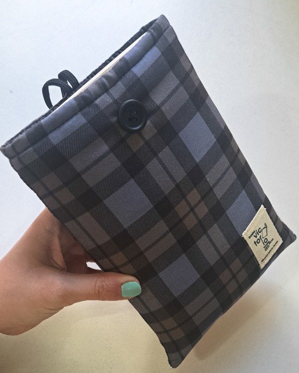 Producto - Funda para libros pocket con botón Outlander IMPERMEABLE