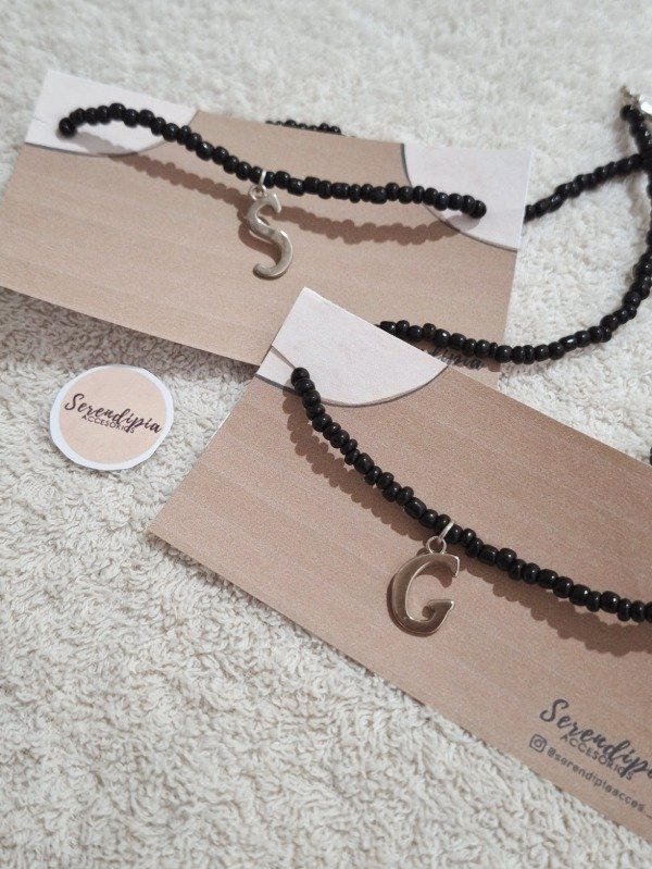 Producto - Collar con letras grandes
