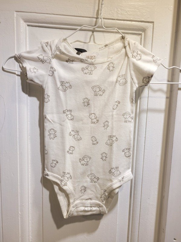 Producto - Body CARTER'S blanco con monitos Talle 6 meses - PRECIO: 5X