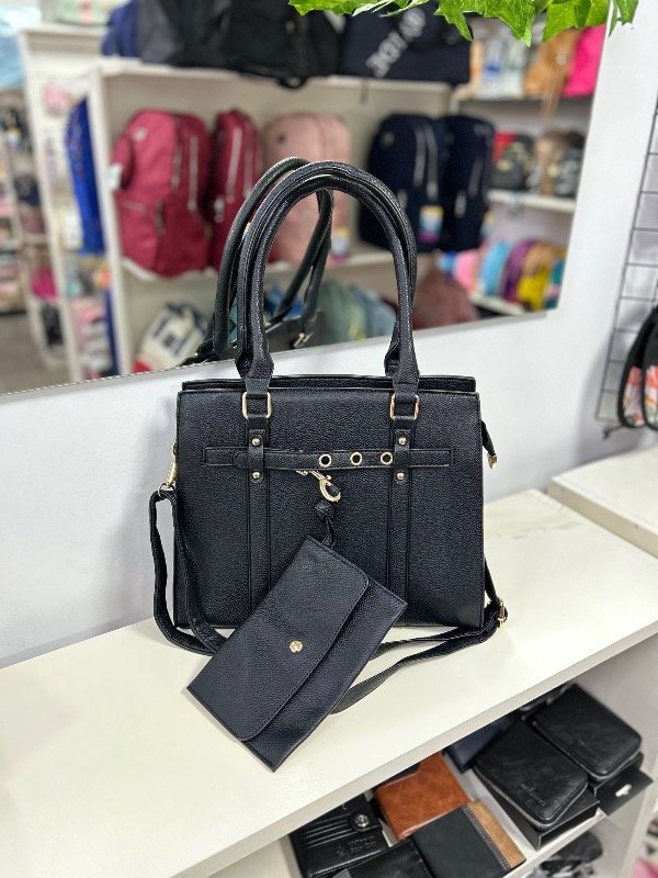 Producto - Cartera mediana con varios bolsillos forrada