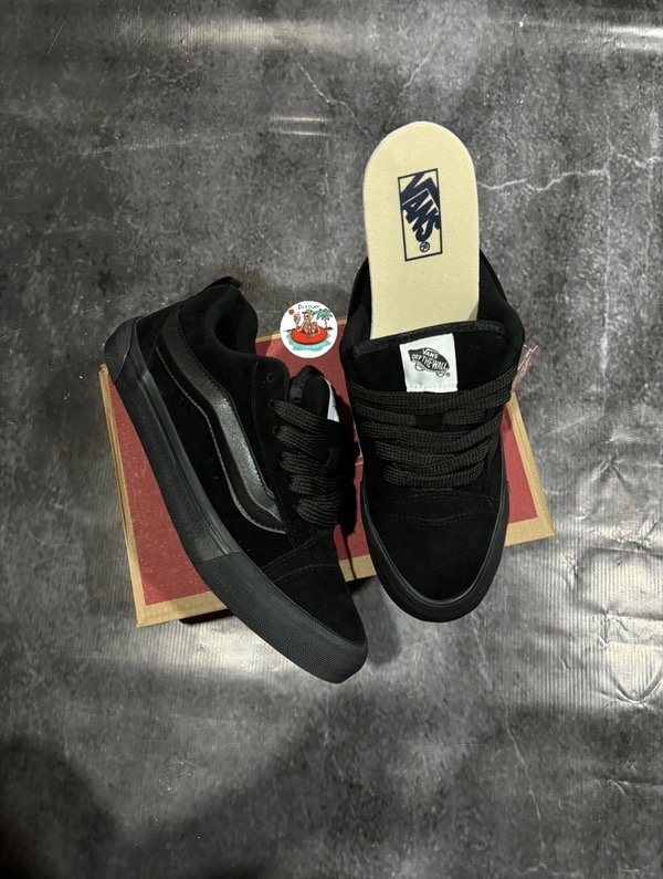 Producto - VANS KNU FULL BLACK