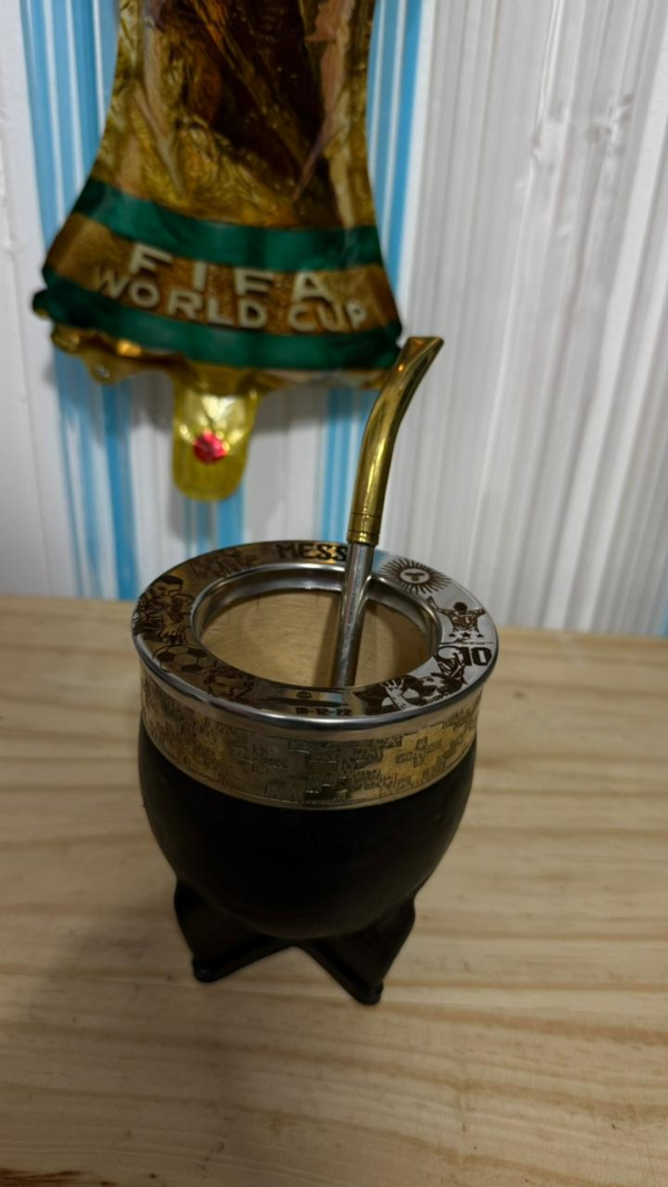Producto - MATE DE CALABAZA IMPERIAL GRABADO DE MESSI + BOMBILLON