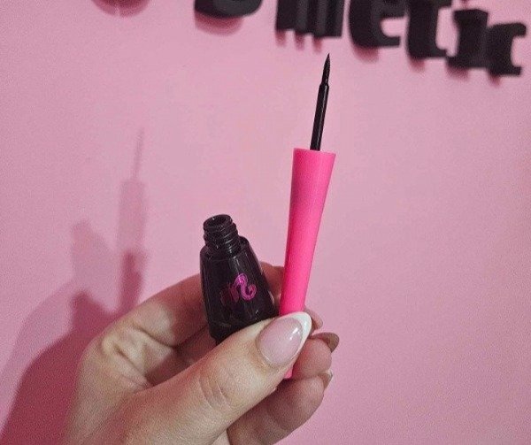 Producto - Delineador líquido Barbie