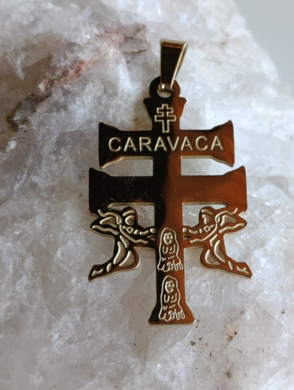 Producto - Dije acero quirúrgico cruz de Caravaca dorada