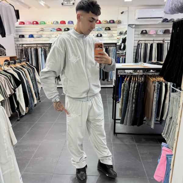 Producto - Conjunto Plush Gris Claro