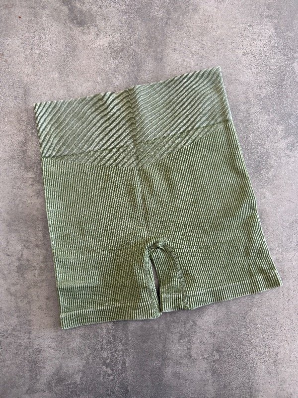 Producto - SHORT CLASIC SIN FRUNCE VERDE