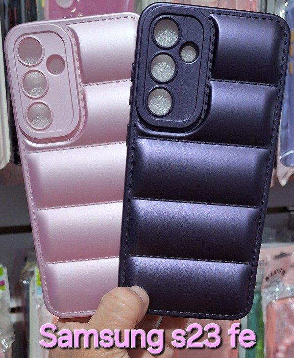 Producto - Fundas puffer metalizadas. Samsung s23 fe