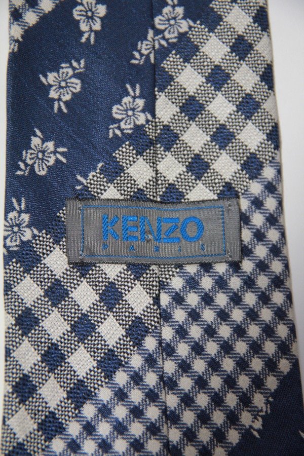 Producto - Kenzo 90s made in Italy silk blue flowers tie.
