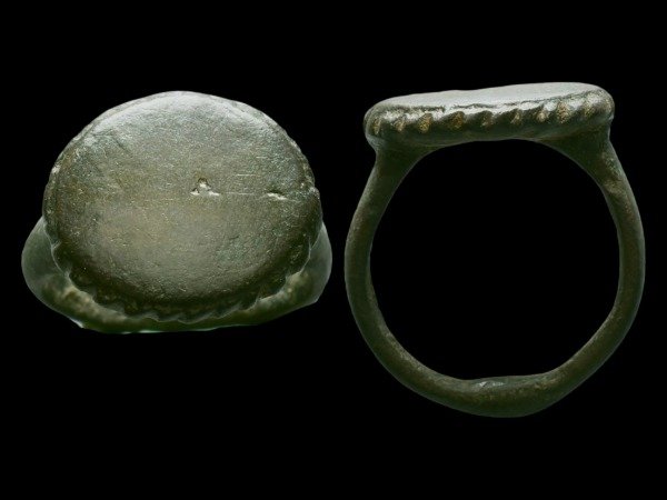 Producto - Imperio Romano. Anillo (Siglo I a III DC) Bronce 24,3 MM - 9,36 Gramos