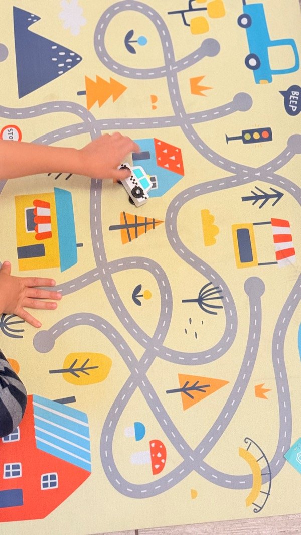 Producto - Mat Multiuso Pista Bosque (Amarillo) más 1 autito de regalo.