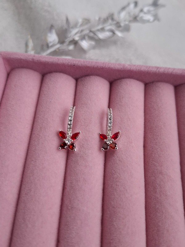 Producto - Aros de mariposa roja en acero blanco