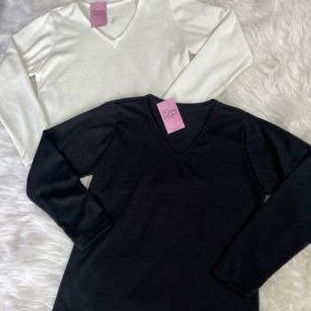 Producto - REMERA BÁSICA LISO ESCOTE V