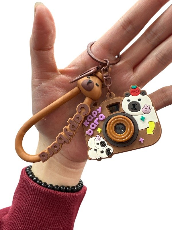 Producto - Llavero capybara con luz sale imagines