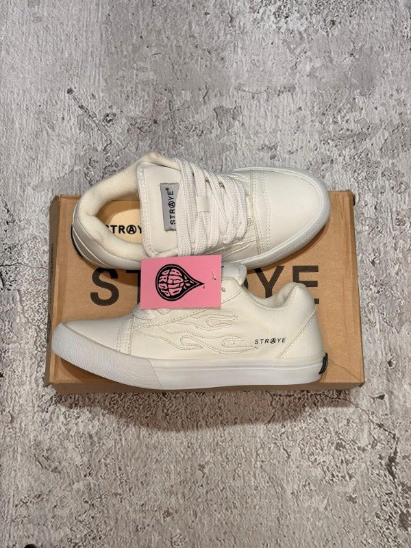 Producto - ZAPATILLAS STRAYE TOTAL WHITE