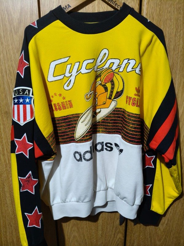 Producto - Buzo Adidas Ciclismo de Archivo