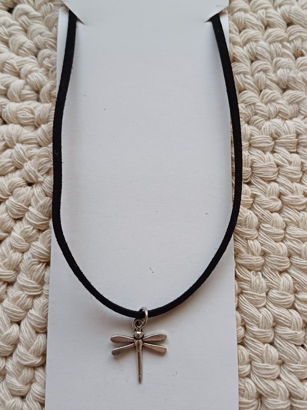 Producto - Collar gamuza corto libelula