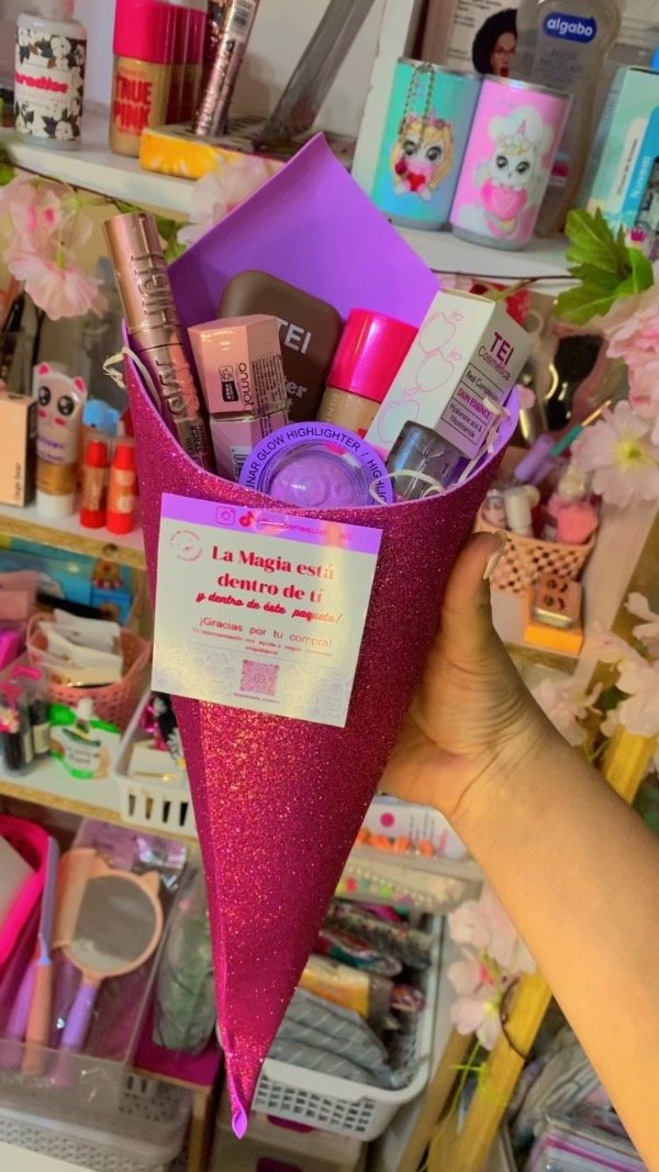 Producto - Ramo de maquillaje