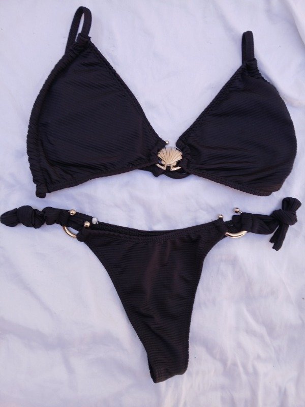 Bikini negra con accesorio talle 90