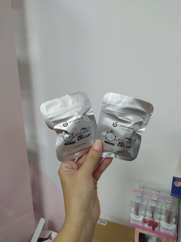 Producto - Pegamento para pestañas cherimoya 2,3 segundos