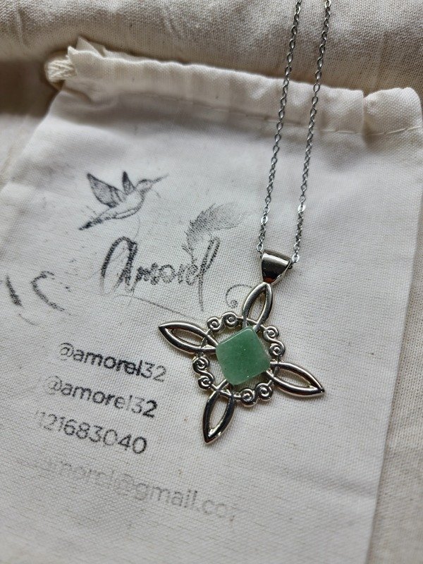 Producto - Collar Nudo de Bruja y Cuarzo Verde